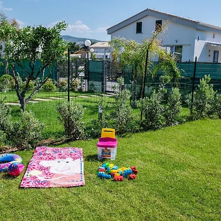 Salinelle Beach Alicudi 2 Con Mini Piscina Idromassaggio Esclusiva Lascari
